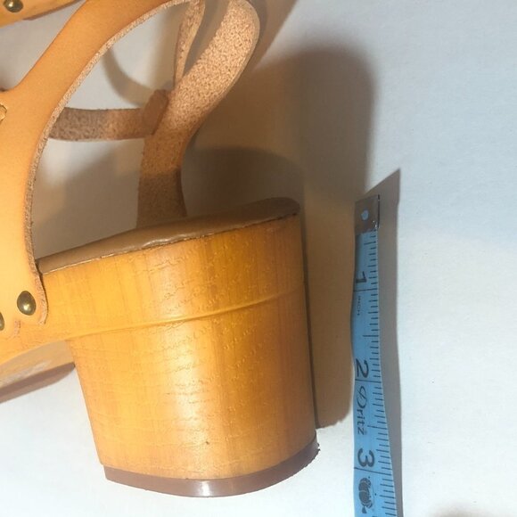 CUSHIONAIRE Sandals Women's Size 9 Honey Slate Faux Wood Block Heel - Picture 8 of 12